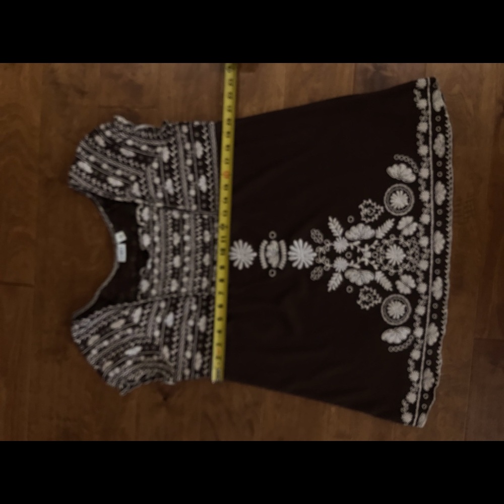 Embroidered stretchy top
